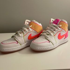 Air Jordan 1 Mid SE GS 'Edge Glow'